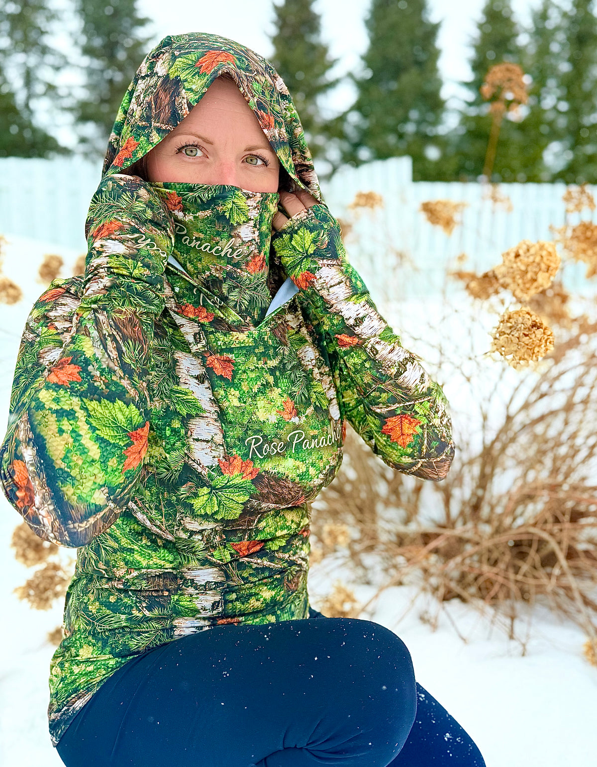 Chandail à capuche avec cache cou intégré
